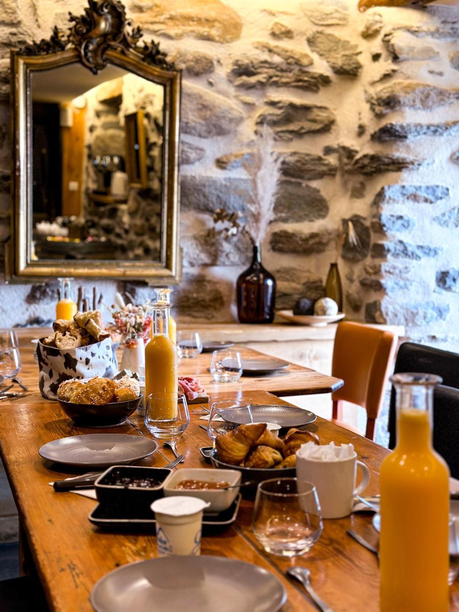 Bed and Breakfast La Ferme Du Bien-Etre Saint-Julien-Chapteuil Exterior foto